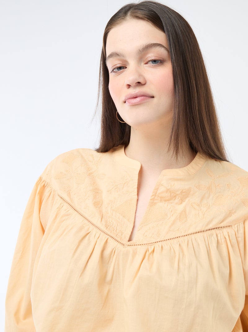 Blusa de manga larga con bordados Beige - Kiabi