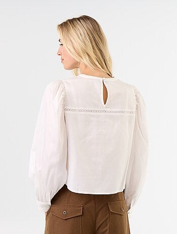 Blusa de manga larga con bordados