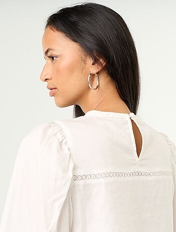 Blusa de manga larga con bordados