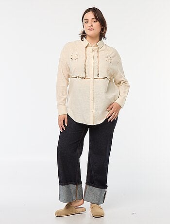 Blusa de manga larga con bordados calados