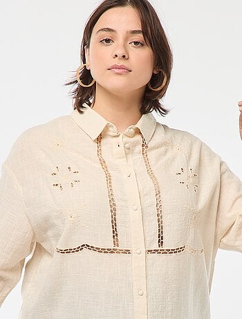 Blusa de manga larga con bordados calados