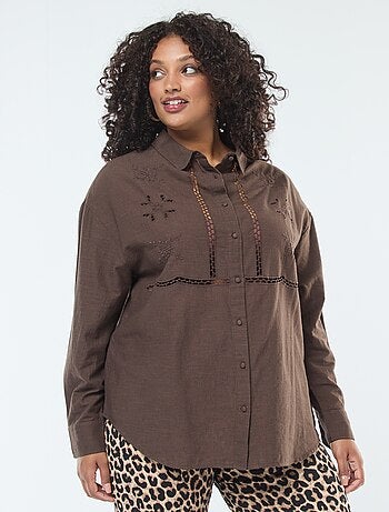 Blusa de manga larga con bordados calados