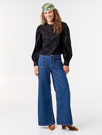 Blusa de manga larga con bordados