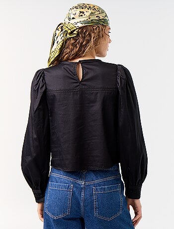 Blusa de manga larga con bordados