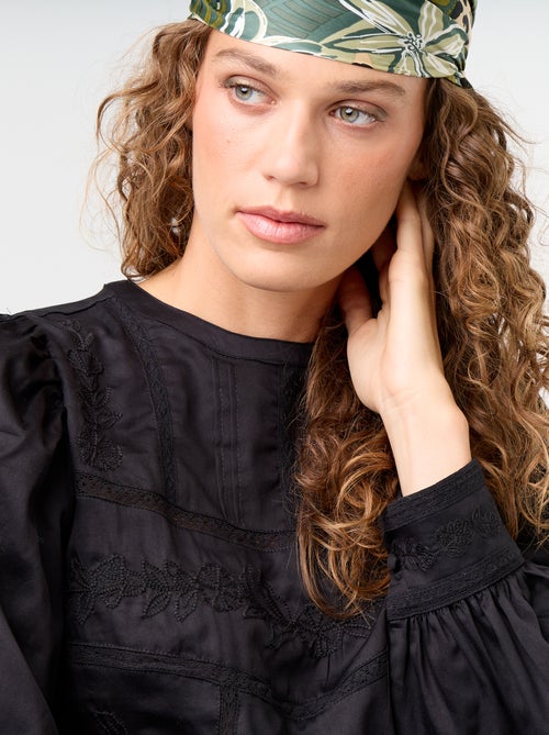Blusa de manga larga con bordados - Kiabi Blusa de manga larga con bordados - Kiabi