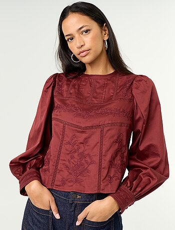 Blusa de manga larga con bordados
