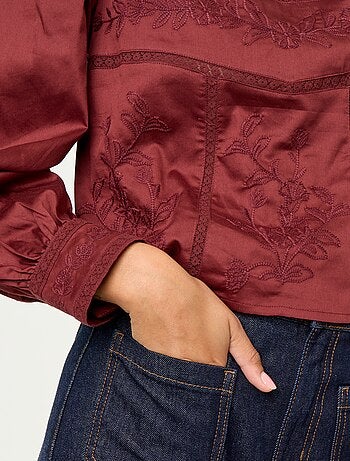 Blusa de manga larga con bordados