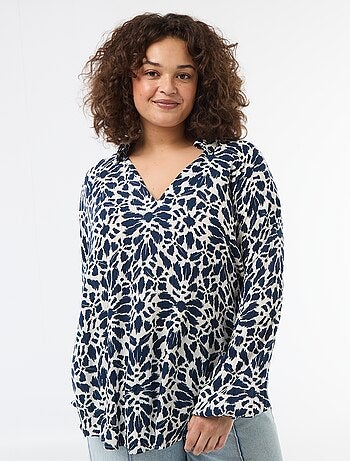 Blusa de manga larga con cuello de pico suelto