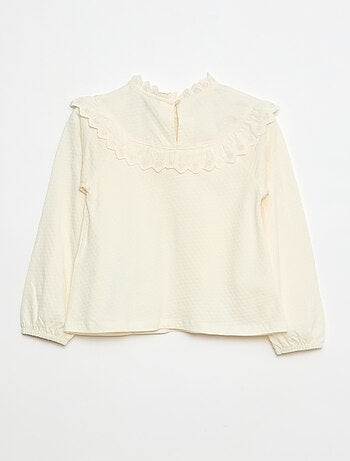 Blusa de manga larga con cuello redondo y pechera con volantes y bordados