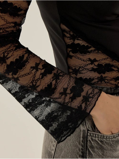 Blusa de manga larga con detalle de encaje - Kiabi Blusa de manga larga con detalle de encaje - Kiabi