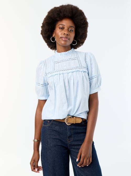 Blusa de mangas cortas con bordados - Kiabi Blusa de mangas cortas con bordados - Kiabi