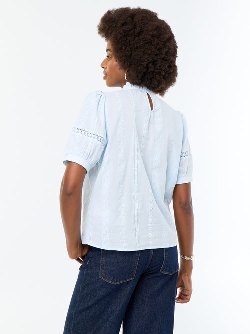 Blusa de mangas cortas con bordados - Kiabi Blusa de mangas cortas con bordados - Kiabi