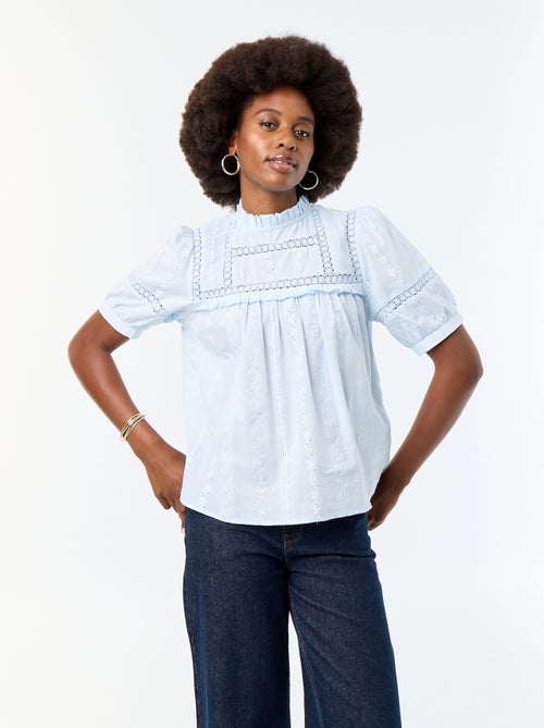 Blusa de mangas cortas con bordados - Kiabi Blusa de mangas cortas con bordados - Kiabi