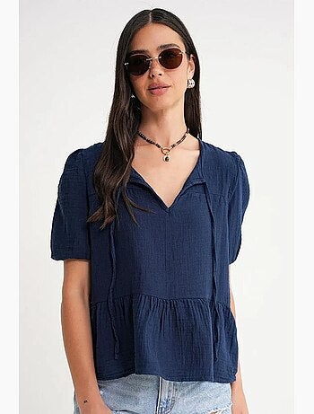 Blusa de muselina texturizada con cuello redondo y ribete mixray