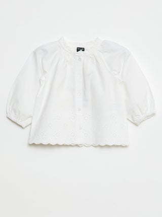 Blusa de popelina con bordados y cuello con volante