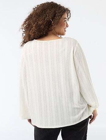 Blusa de punto calado con manga corta