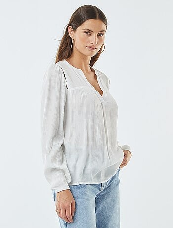 Blusa de punto de crepé con borde calado