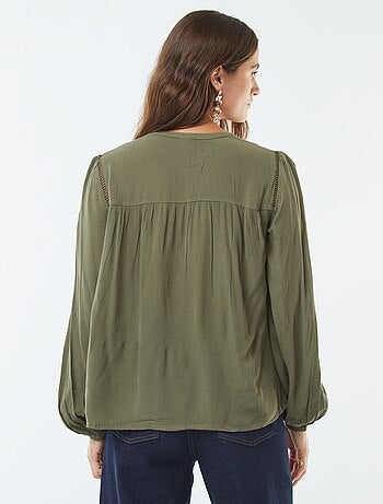 Blusa de punto de crepé con borde calado