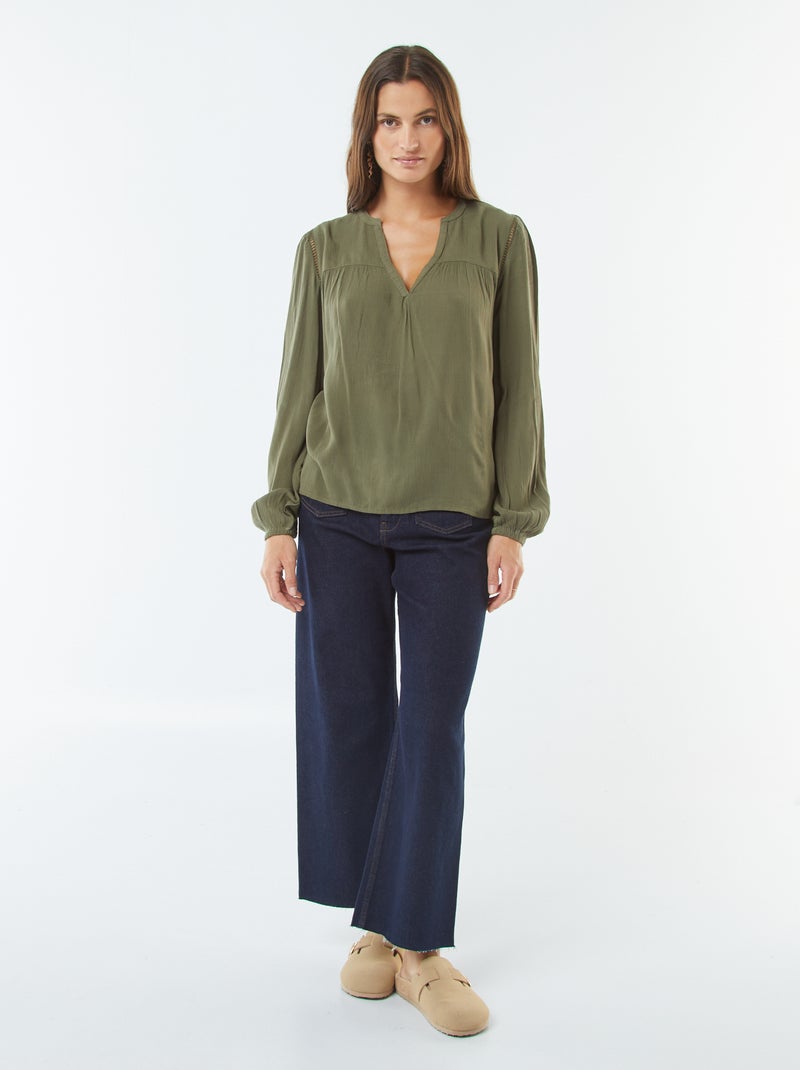 Blusa de punto de crepé con borde calado Kaki - Kiabi