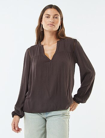 Blusa de punto de crepé con borde calado