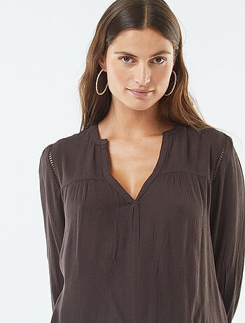Blusa de punto de crepé con borde calado