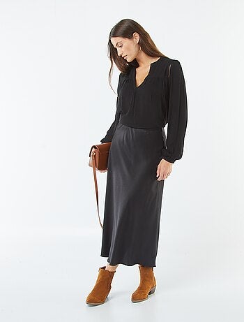 Blusa de punto de crepé con borde calado