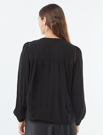 Blusa de punto de crepé con borde calado