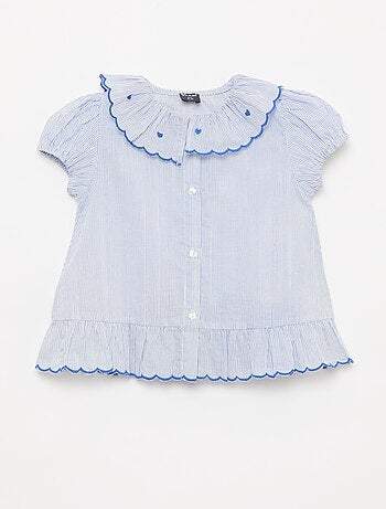 Blusa de rayas de manga corta y bajo con volante