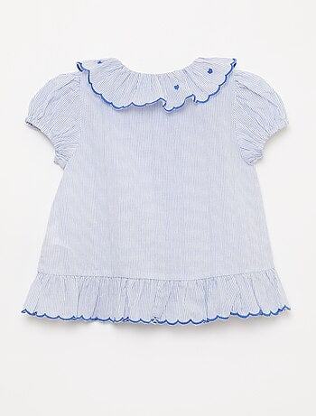Blusa de rayas de manga corta y bajo con volante
