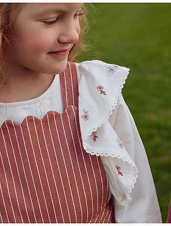 Blusa de sarga de manga larga con volantes y flores