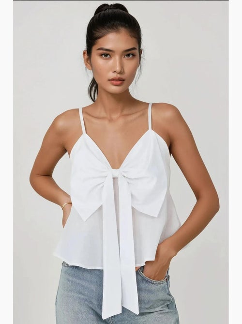 Blusa de tacto suave con escote en v y detalle de lazo hiccup - Kiabi Blusa de tacto suave con escote en v y detalle de lazo hiccup - Kiabi