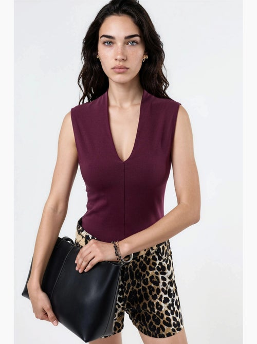 Blusa drapeada sin mangas con cuello en v busem - Kiabi Blusa drapeada sin mangas con cuello en v busem - Kiabi