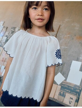 Blusa en algodón y lino con flores