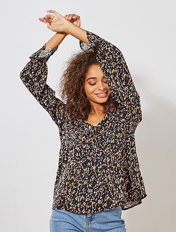 Blusa estampada con cuello de pico - Kiabi