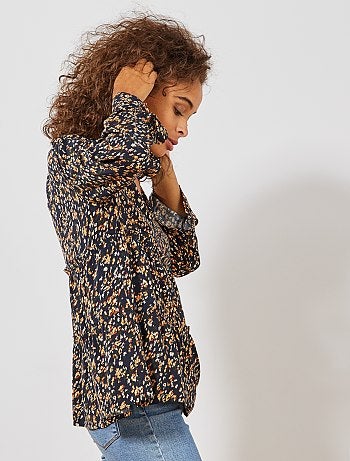 Blusa estampada con cuello de pico - Kiabi