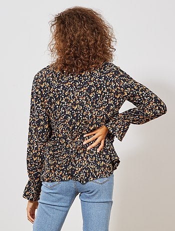Blusa estampada con cuello de pico - Kiabi