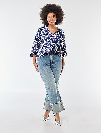 Blusa estampada con cuello en pico