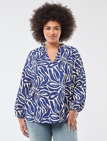 Blusa estampada con cuello en pico