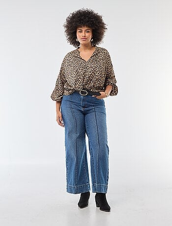 Blusa estampada con cuello en pico