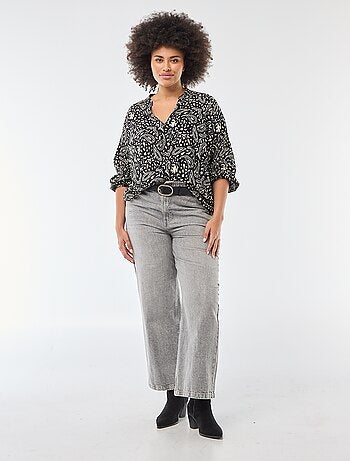 Blusa estampada con cuello en pico