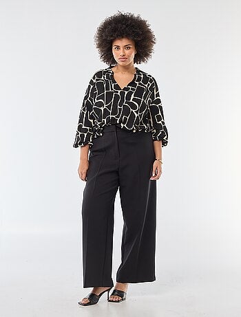 Blusa estampada con cuello en pico