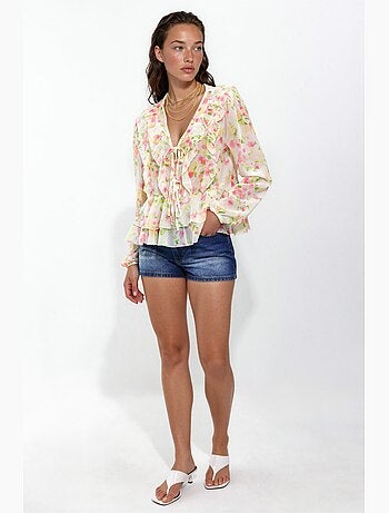 Blusa estampada con cuello en v y volantes hiccup