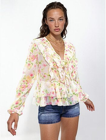 Blusa estampada con cuello en V y volantes