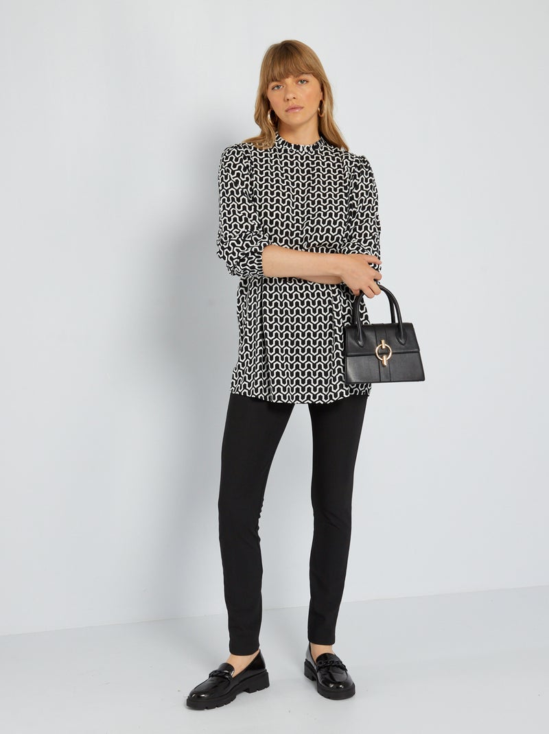 Blusa estampada de cuello alto con volante NEGRO - Kiabi