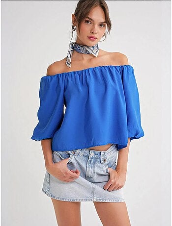 Blusa fina de modal y poliéster con cuello madonna y detalle de volante mixray