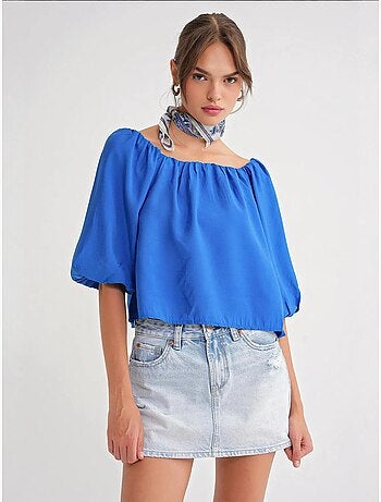 Blusa fina de modal y poliéster con cuello madonna y detalle de volante mixray