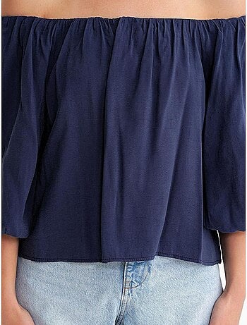 Blusa fina de modal y poliéster con cuello madonna y detalle de volante mixray