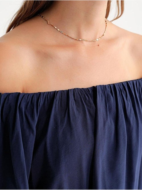 Blusa fina de modal y poliéster con cuello madonna y detalle de volante mixray - Kiabi Blusa fina de modal y poliéster con cuello madonna y detalle de volante mixray - Kiabi