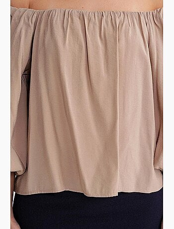 Blusa fina de modal y poliéster con cuello madonna y detalle de volante mixray
