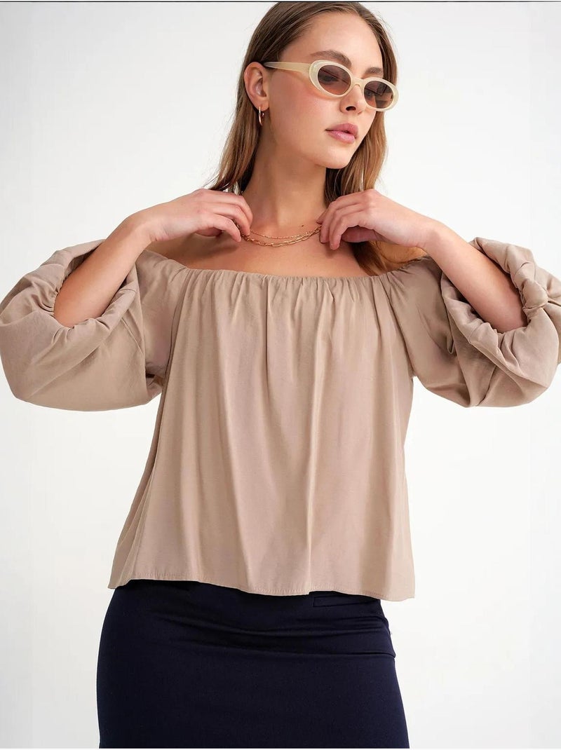 Blusa fina de modal y poliéster con cuello madonna y detalle de volante mixray Camel - Kiabi